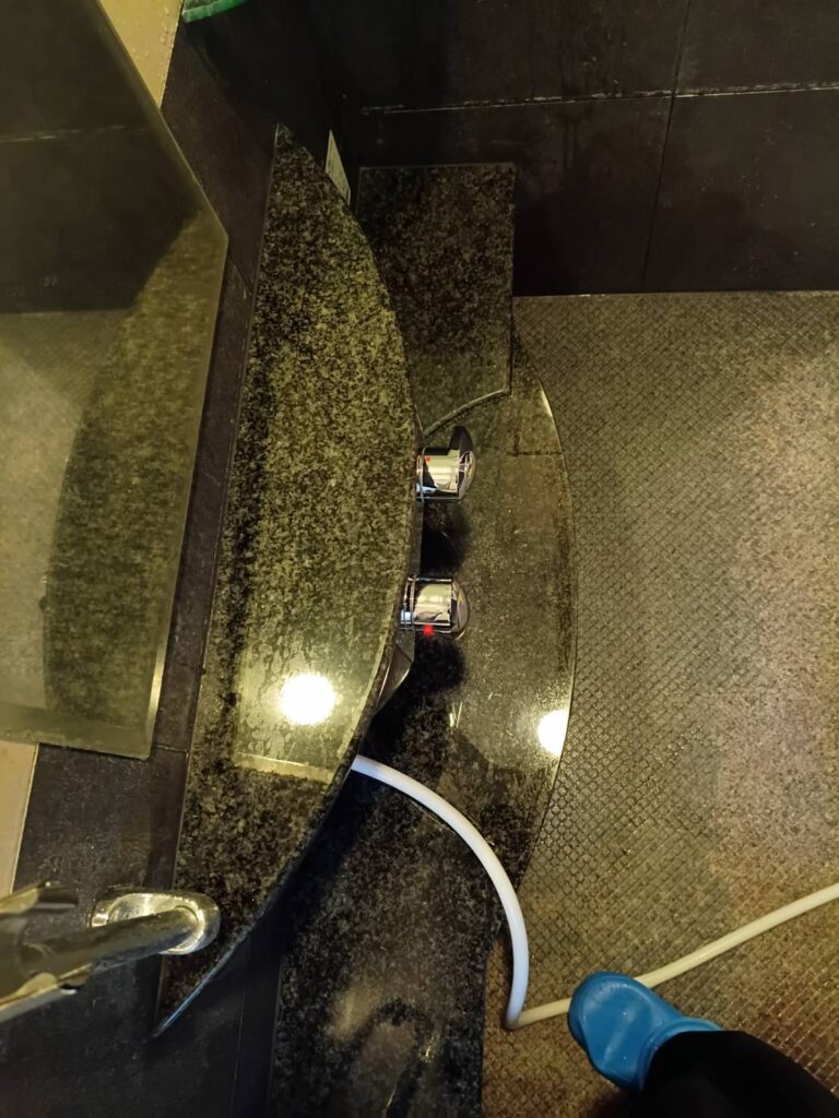 一般家庭浴室の御影石カウンター クリーニング施工後